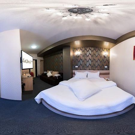 Hotel La Strada Ploieşti Quarto foto