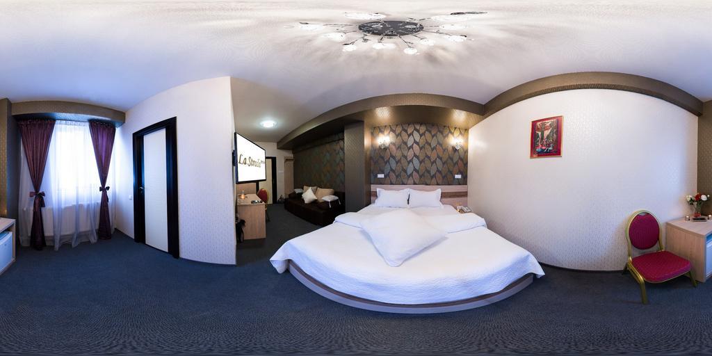 Hotel La Strada Ploieşti Quarto foto