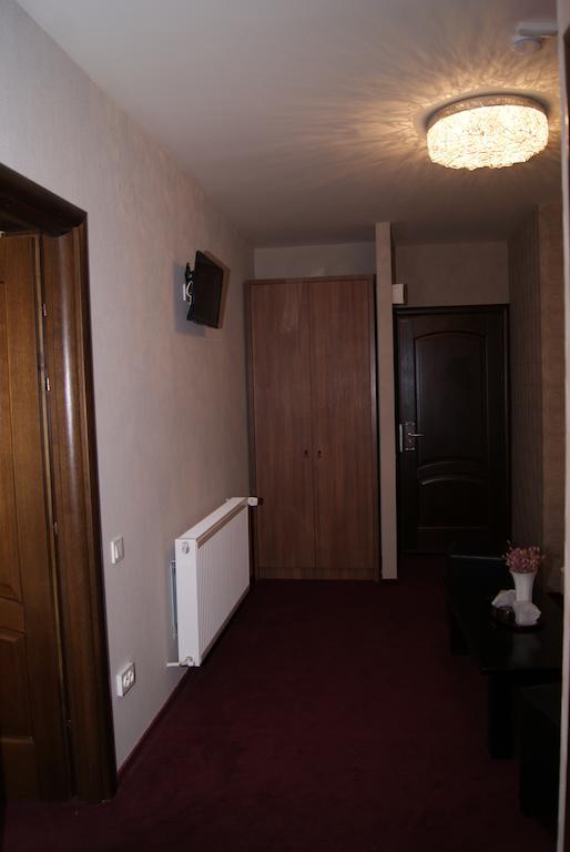Hotel La Strada Ploieşti Quarto foto