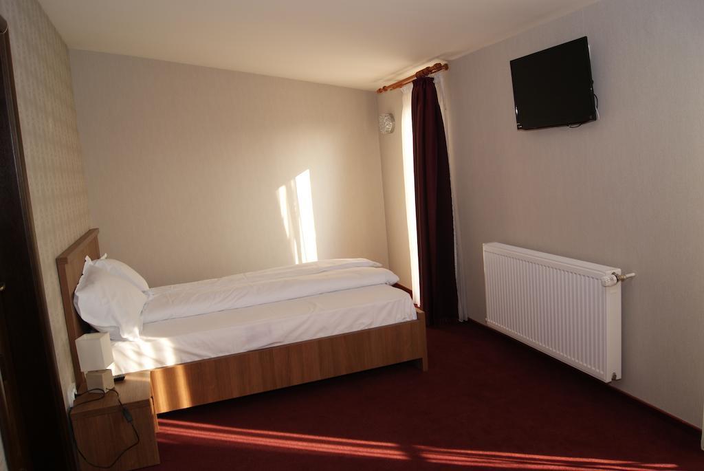 Hotel La Strada Ploieşti Quarto foto