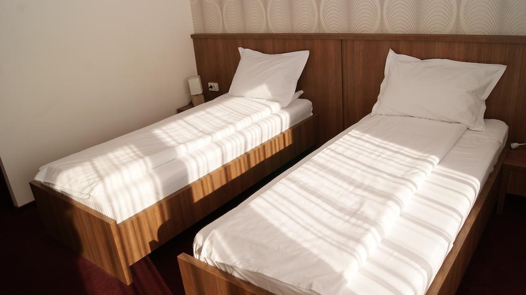 Hotel La Strada Ploieşti Quarto foto