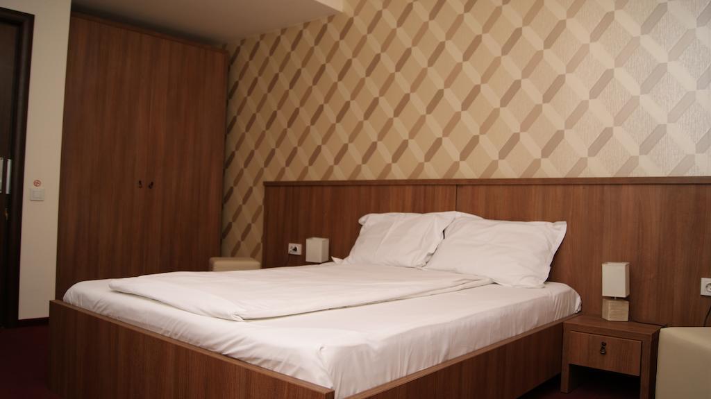 Hotel La Strada Ploieşti Quarto foto