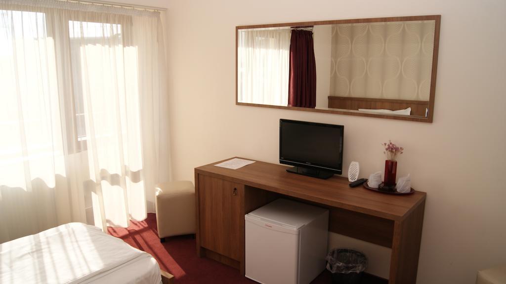 Hotel La Strada Ploieşti Quarto foto