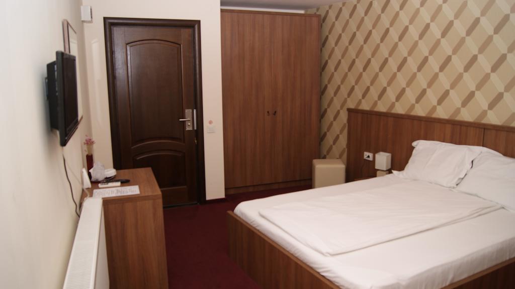 Hotel La Strada Ploieşti Quarto foto